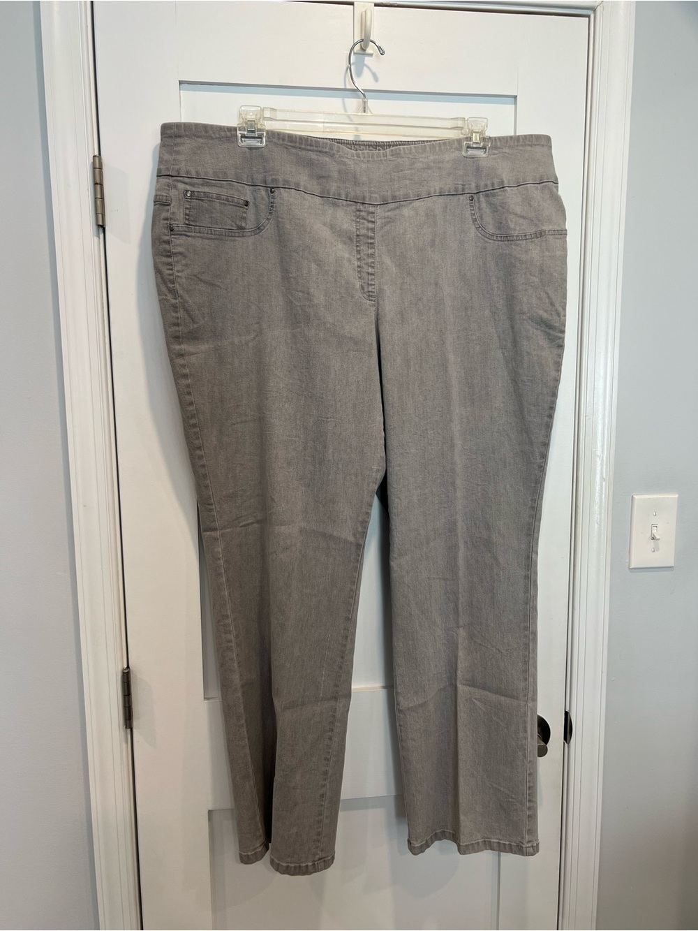 Ruby Rd. Woman Pull-on Straight-Leg Pants in Gray